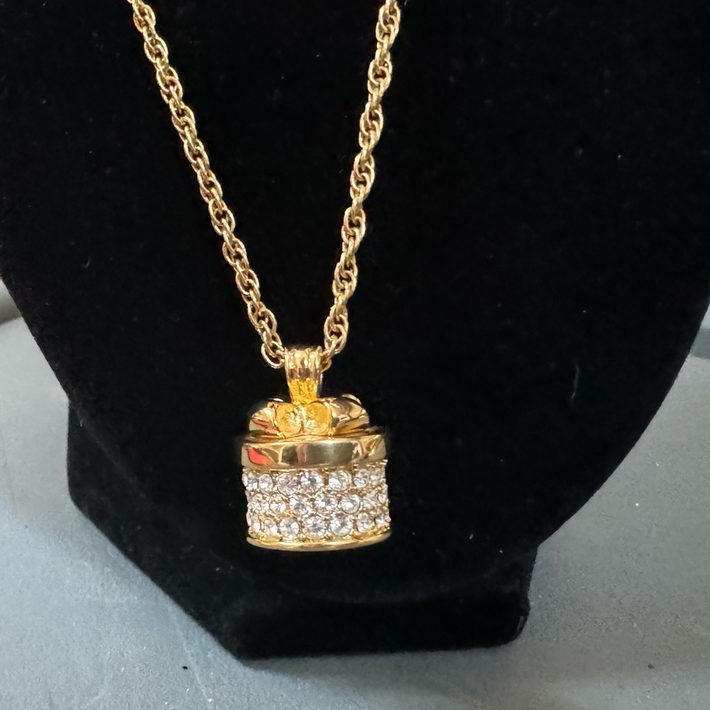 Joan Rivers collectibles 90’s Rhinestone Gift-box Necklace